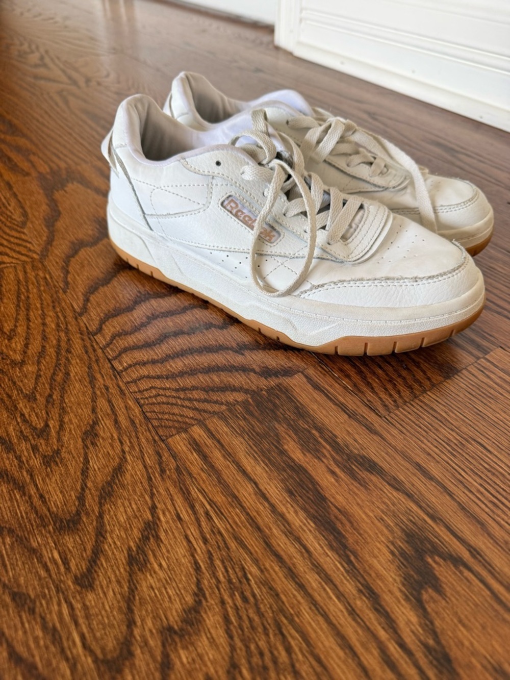 Reebok Womens White Sneakers with Gum Sole - Picture 4 of 5